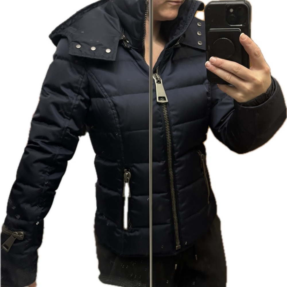 Authier Ski Jacket

Navy blue, size small, excellent condition